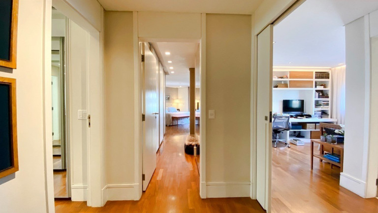 Imagem Imóvel com 3 Quartos à Venda, em Moema - São Paulo Imagem Imóvel com 3 Quartos à Venda, em Moema - São Paulo