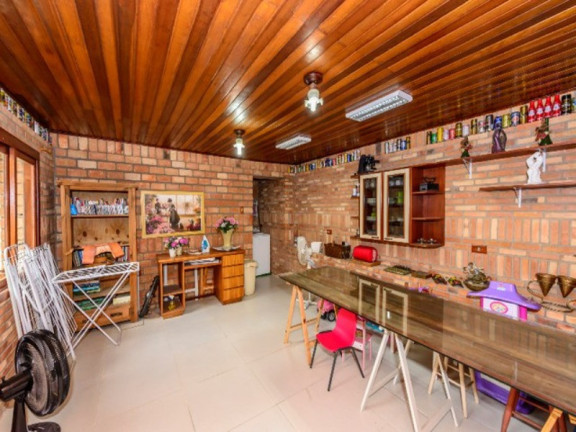 Imagem Casa com 5 Quartos à Venda, 290 m² em Jardim Itu - Porto Alegre Imagem Casa com 5 Quartos à Venda, 290 m² em Jardim Itu - Porto Alegre