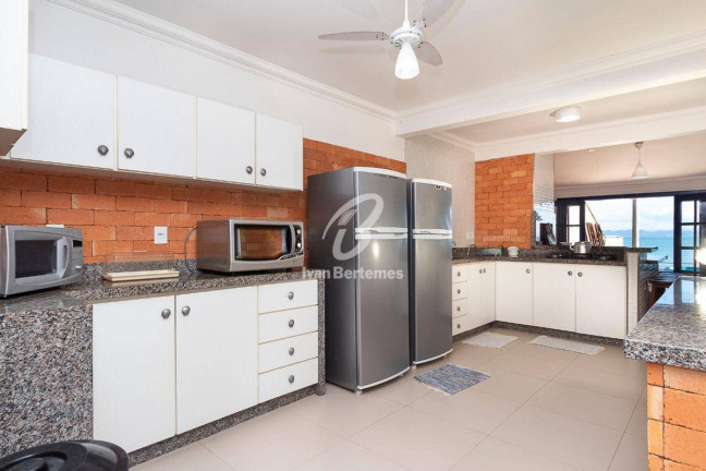 Imagem Casa com 4 Quartos para Temporada, em Canto Grande - Bombinhas Imagem Casa com 4 Quartos para Temporada, em Canto Grande - Bombinhas
