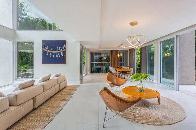 Imagem Casa com 4 Quartos à Venda, 524 m² em Estaleirinho - Balneário Camboriú Imagem Casa com 4 Quartos à Venda, 524 m² em Estaleirinho - Balneário Camboriú