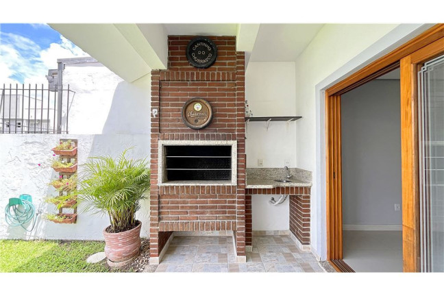 Imagem Casa com 3 Quartos à Venda, em Hípica - Porto Alegre Imagem Casa com 3 Quartos à Venda, em Hípica - Porto Alegre