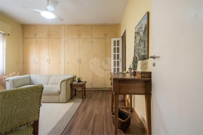 Imagem Casa com 6 Quartos à Venda, 202 m² Imagem Casa com 6 Quartos à Venda, 202 m²