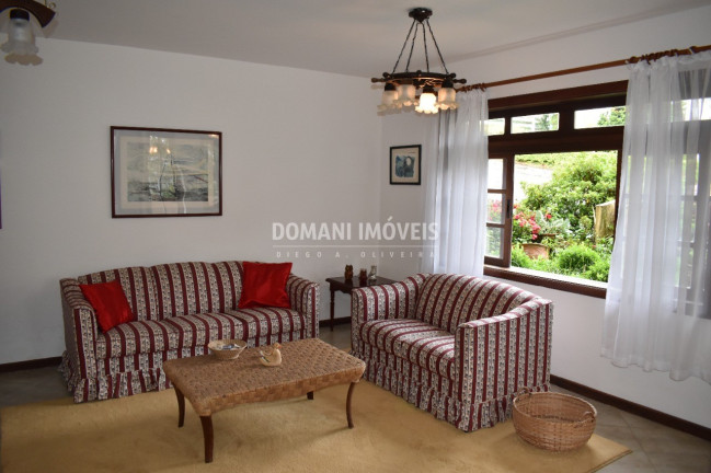 Imagem Casa com 4 Quartos à Venda, 205 m² em Região Do Alto Do Capivari - Campos Do Jordão