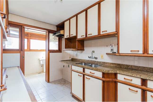 Imagem Imóvel com 3 Quartos à Venda, 220 m² em Petrópolis - Porto Alegre Imagem Imóvel com 3 Quartos à Venda, 220 m² em Petrópolis - Porto Alegre