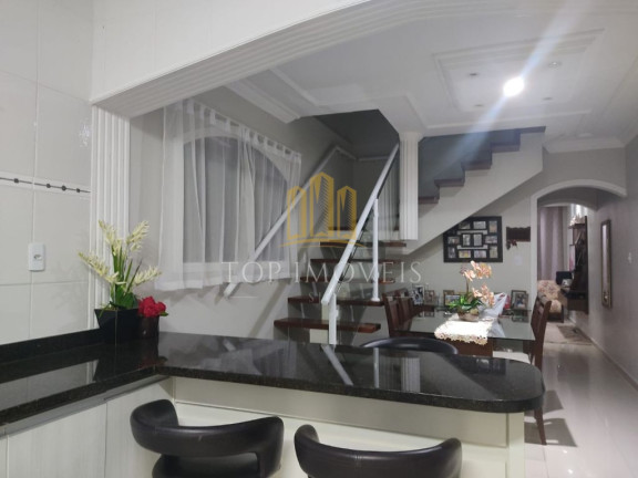 Sobrado com 3 Quartos à Venda, 250 m² em Jardim Maritéia - São José Dos Campos