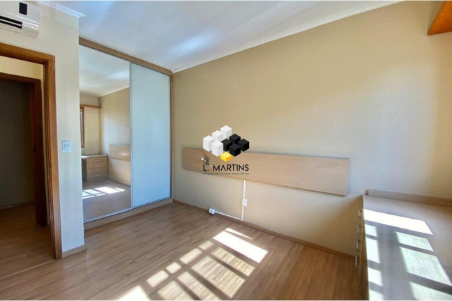 Imagem Casa com 4 Quartos à Venda, 284 m² em Higienópolis - Porto Alegre Imagem Casa com 4 Quartos à Venda, 284 m² em Higienópolis - Porto Alegre