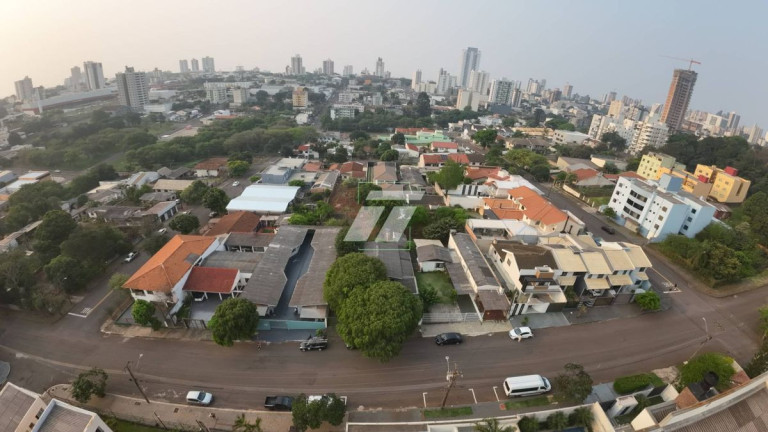 Casa à Venda, 741 m² em Neva - Cascavel