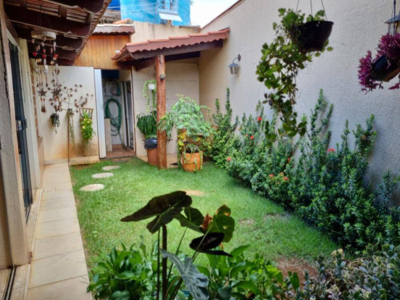 Imagem Casa com 4 Quartos à Venda, 300 m² em Cidade Jardim - Goiânia Imagem Casa com 4 Quartos à Venda, 300 m² em Cidade Jardim - Goiânia