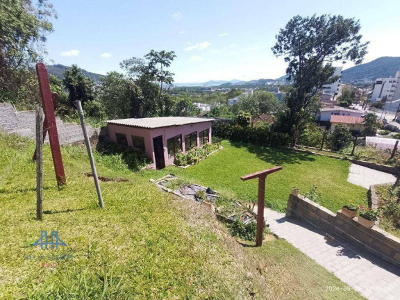 Imagem Casa com 5 Quartos à Venda, 328 m² em Córrego Grande - Florianópolis Imagem Casa com 5 Quartos à Venda, 328 m² em Córrego Grande - Florianópolis