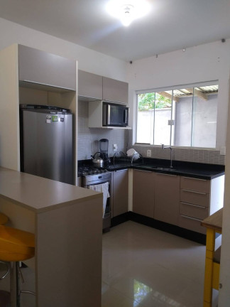 Imagem Casa com 4 Quartos para Temporada, 121 m² em Bombas - Bombinhas Imagem Casa com 4 Quartos para Temporada, 121 m² em Bombas - Bombinhas