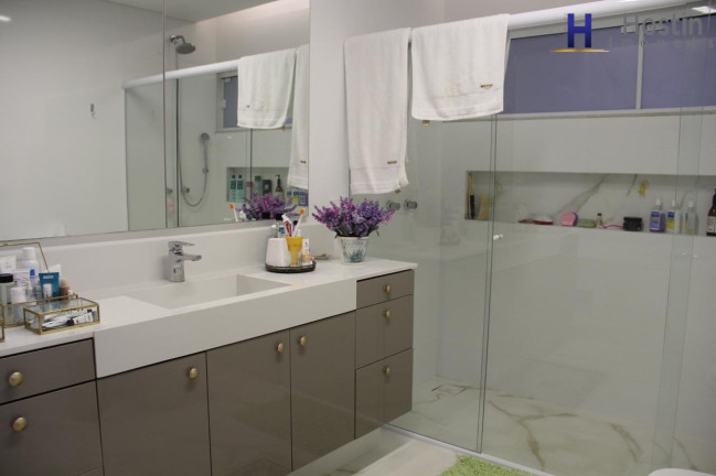 Imagem Casa com 3 Quartos à Venda, em Glória - Joinville Imagem Casa com 3 Quartos à Venda, em Glória - Joinville