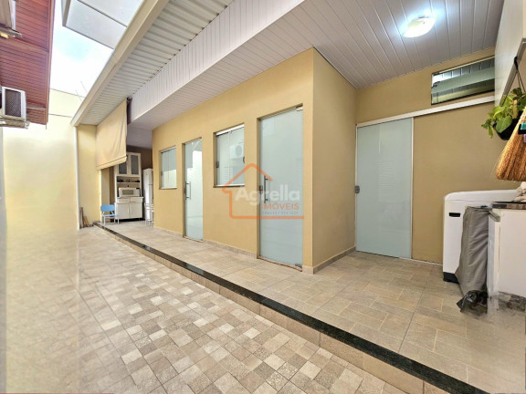 Imagem Casa com 3 Quartos à Venda, 250 m² em Vila São José - Mogi Mirim Imagem Casa com 3 Quartos à Venda, 250 m² em Vila São José - Mogi Mirim