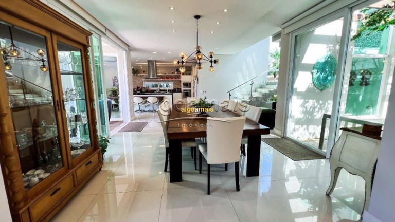 Imagem Casa com 7 Quartos à Venda, 420 m² em Condominio Condado De Capao - Capão Da Canoa Imagem Casa com 7 Quartos à Venda, 420 m² em Condominio Condado De Capao - Capão Da Canoa