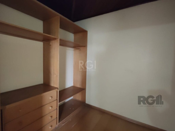 Imagem Casa com 4 Quartos à Venda, em Tristeza - Porto Alegre Imagem Casa com 4 Quartos à Venda, em Tristeza - Porto Alegre