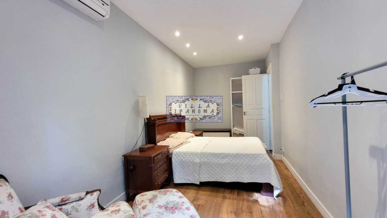 Imagem Imóvel com 5 Quartos à Venda, 300 m² em Lagoa - Rio De Janeiro Imagem Imóvel com 5 Quartos à Venda, 300 m² em Lagoa - Rio De Janeiro