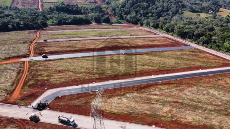 Terreno à Venda, 240 m² em Universitário - Cascavel