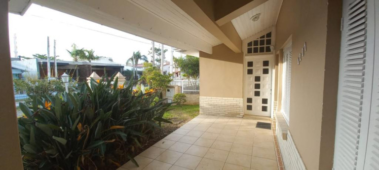 Imagem Sobrado com 4 Quartos à Venda, 270 m² em Capão Novo - Capao Da Canoa