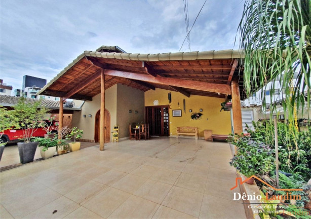 Imagem Casa com 6 Quartos à Venda, 343 m² em Jardim Panorama - Montes Claros