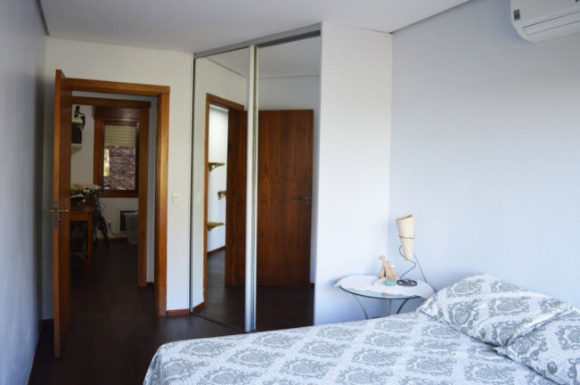 Imagem Imóvel com 3 Quartos à Venda, 98 m² em Cristal - Porto Alegre Imagem Imóvel com 3 Quartos à Venda, 98 m² em Cristal - Porto Alegre