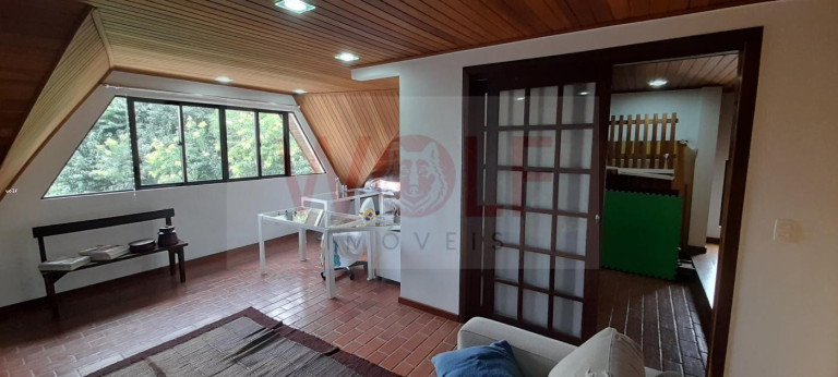 Imagem Sobrado com 3 Quartos à Venda, 147 m² em Bom Retiro - Curitiba Imagem Sobrado com 3 Quartos à Venda, 147 m² em Bom Retiro - Curitiba