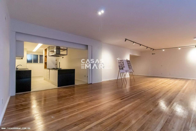 Imagem Imóvel com 4 Quartos à Venda, 330 m² em Copacabana - Rio De Janeiro Imagem Imóvel com 4 Quartos à Venda, 330 m² em Copacabana - Rio De Janeiro