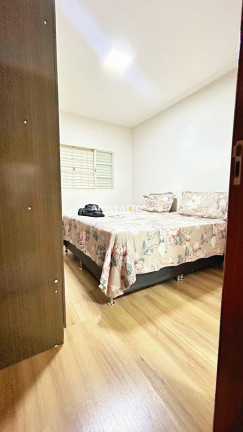 Imagem Casa com 3 Quartos à Venda, 250 m²