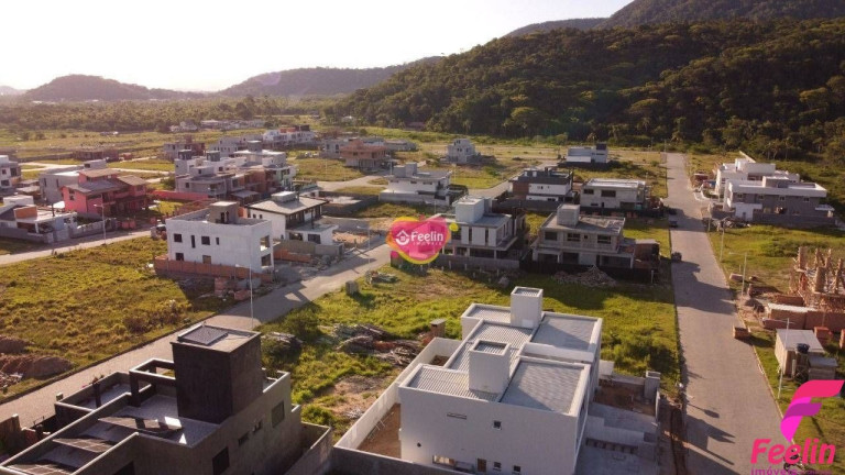 Imagem Terreno à Venda, 454 m² em Rio Tavares - Florianópolis Imagem Terreno à Venda, 454 m² em Rio Tavares - Florianópolis