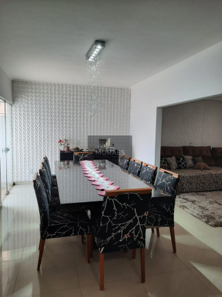 Imagem Casa com 3 Quartos à Venda, 190 m² em Jardim Cambuí - Botucatu