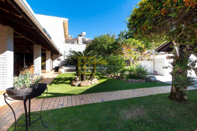 Imagem Casa com 6 Quartos à Venda, 805 m² em Centro - Bombinhas Imagem Casa com 6 Quartos à Venda, 805 m² em Centro - Bombinhas