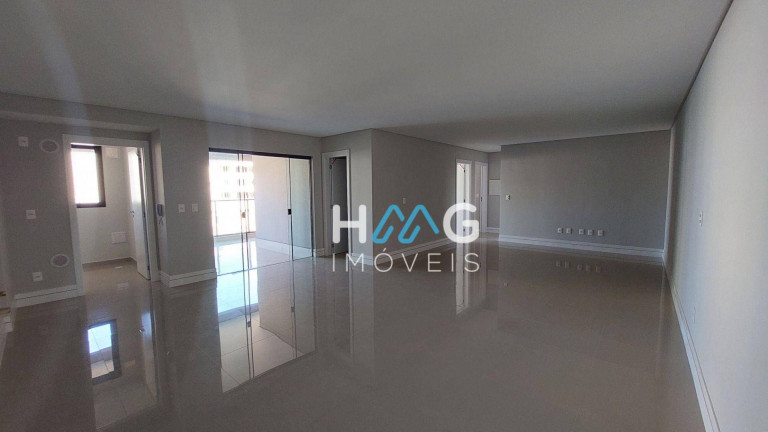 Apartamento com 3 Quartos à Venda, 124 m² em Meia Praia - Itapema