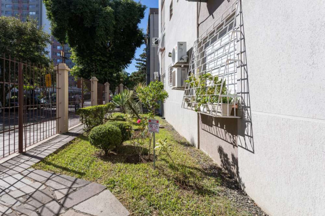 Imagem Imóvel com 2 Quartos à Venda, 80 m² em Passo Da Areia - Porto Alegre Imagem Imóvel com 2 Quartos à Venda, 80 m² em Passo Da Areia - Porto Alegre
