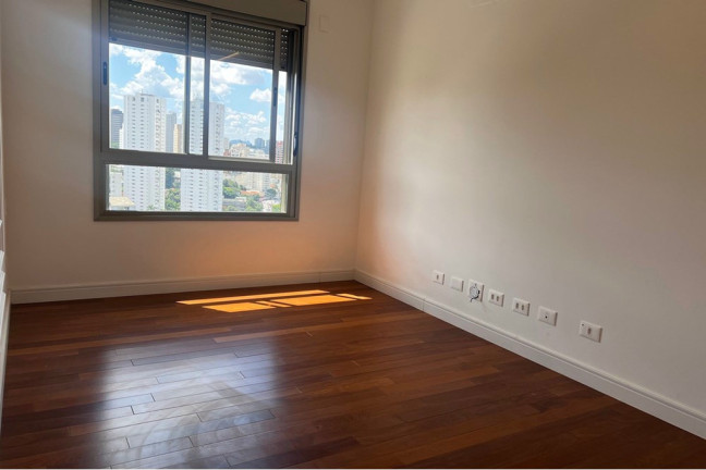 Apartamento com 3 Quartos à Venda, 252 m² em Real Parque - São Paulo