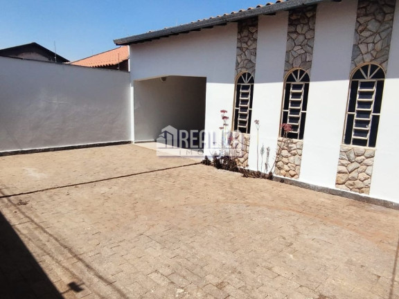 Casa com 3 Quartos à Venda, 180 m² em Conjunto Cássio Rezende - Uberaba