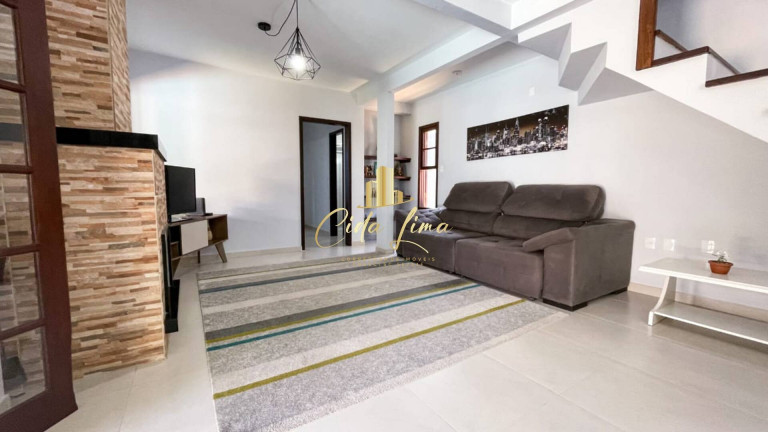 Imagem Casa com 3 Quartos à Venda, 228 m² em Rio Tavares - Florianópolis