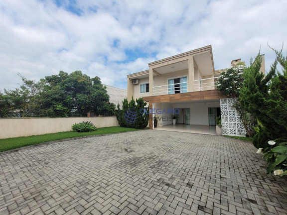 Imagem Sobrado com 4 Quartos à Venda, 233 m² em Armação - Penha