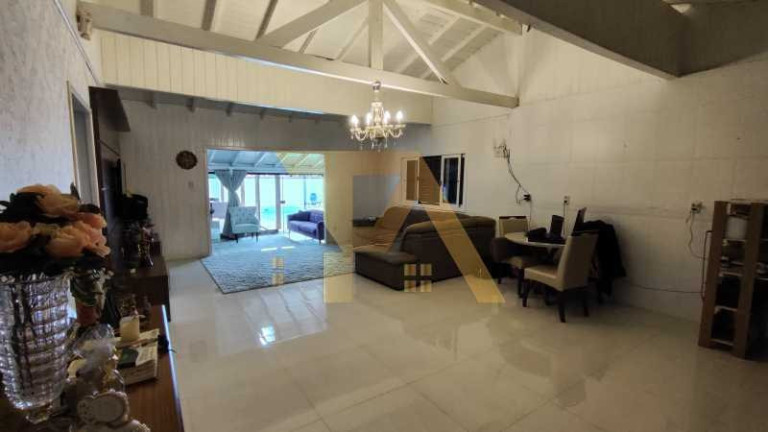Imagem Imóvel com 3 Quartos à Venda, 362 m² em Araçatuba - Imbituba