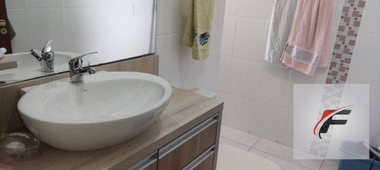 Imagem Casa com 3 Quartos à Venda, 2.020 m² em Ganchinho - Curitiba Imagem Casa com 3 Quartos à Venda, 2.020 m² em Ganchinho - Curitiba