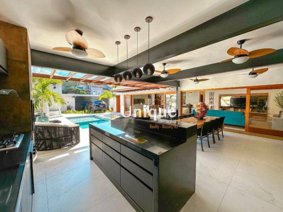 Imagem Casa com 7 Quartos à Venda, 360 m² em Centro - Armação Dos Búzios