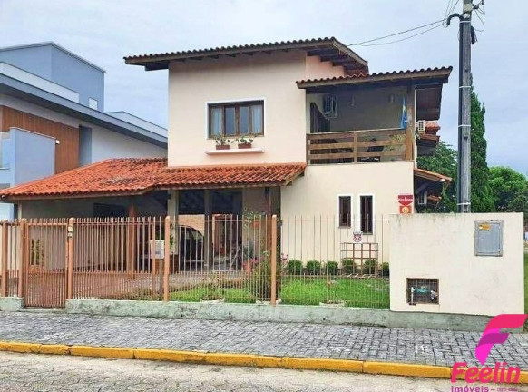 Imagem Casa com 5 Quartos à Venda, 340 m² em Carianos - Florianópolis