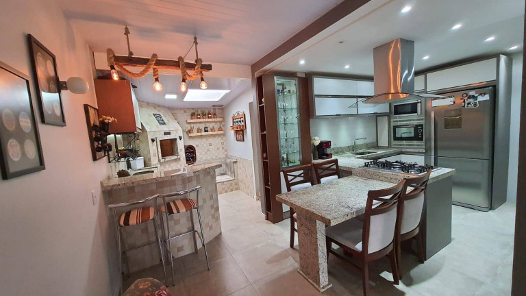 Casa com 3 Quartos à Venda, 130 m² em Centro - Camboriú