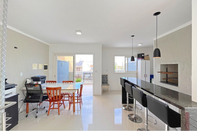 Imagem Casa com 3 Quartos à Venda, 210 m² em Hípica - Porto Alegre Imagem Casa com 3 Quartos à Venda, 210 m² em Hípica - Porto Alegre