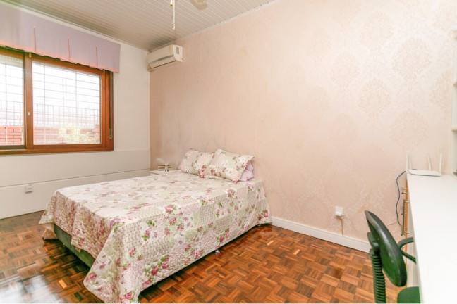 Imagem Casa com 3 Quartos à Venda, 214 m² em São Sebastião - Porto Alegre Imagem Casa com 3 Quartos à Venda, 214 m² em São Sebastião - Porto Alegre