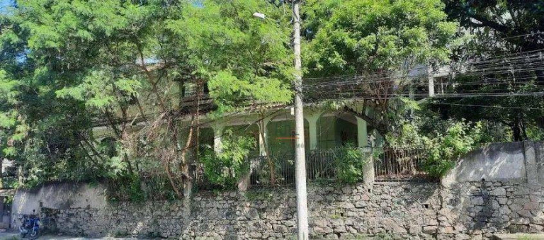 Imagem Casa com 6 Quartos à Venda, 190 m² em Baldeador - Niterói Imagem Casa com 6 Quartos à Venda, 190 m² em Baldeador - Niterói