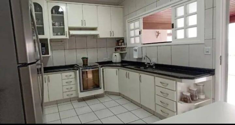 Imagem Casa com 3 Quartos à Venda,  em Jacareí