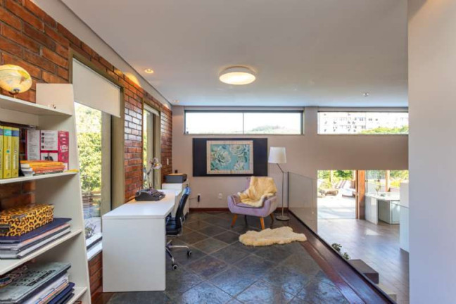Imagem Casa com 4 Quartos à Venda, 351 m² em Nonoai - Porto Alegre