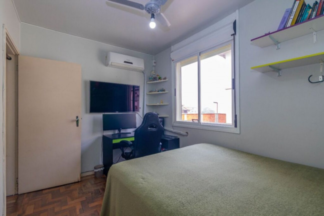 Imagem Imóvel com 3 Quartos à Venda, 64 m² em Vila Ipiranga - Porto Alegre