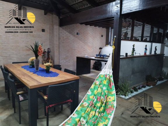 Imagem Casa com 3 Quartos à Venda, 250 m² em Jardim Europa - Uberlândia