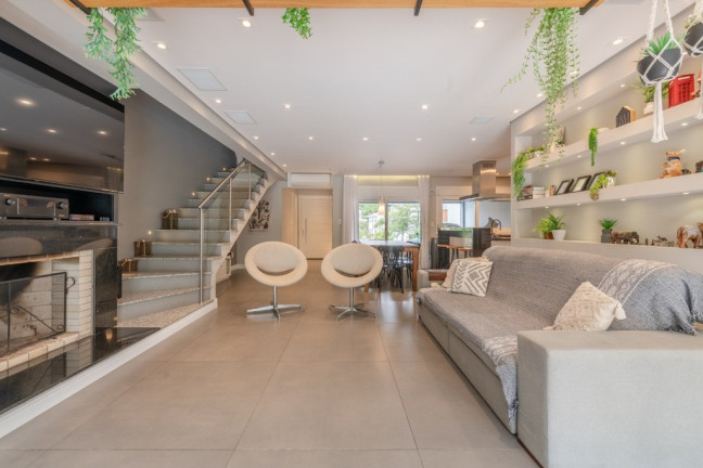 Casa com 3 Quartos à Venda, 320 m² em Vila Nova - Porto Alegre