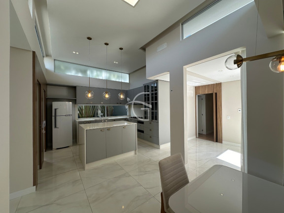 Imagem Casa com 3 Quartos à Venda, 250 m² em Glória - Joinville Imagem Casa com 3 Quartos à Venda, 250 m² em Glória - Joinville