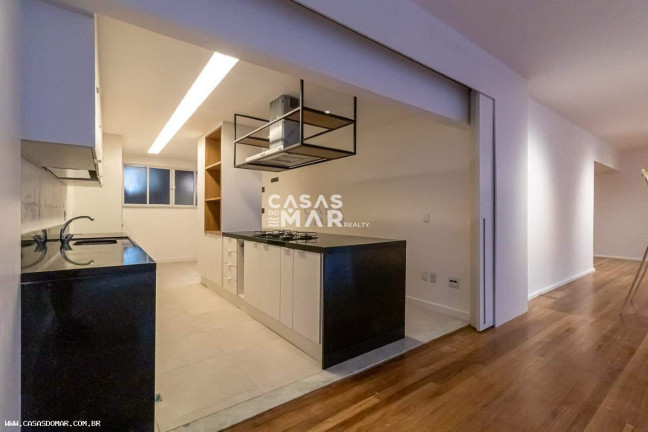 Imagem Imóvel com 4 Quartos à Venda, 330 m² em Copacabana - Rio De Janeiro Imagem Imóvel com 4 Quartos à Venda, 330 m² em Copacabana - Rio De Janeiro